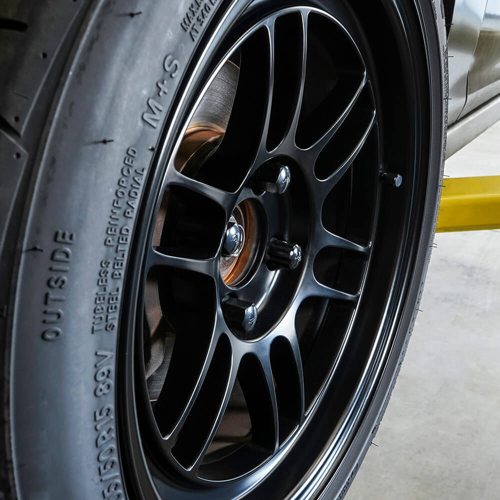 Lug Nuts Black w/ Lock Key